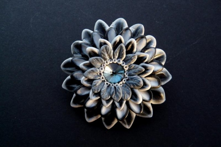 Brooch " black & white flower "