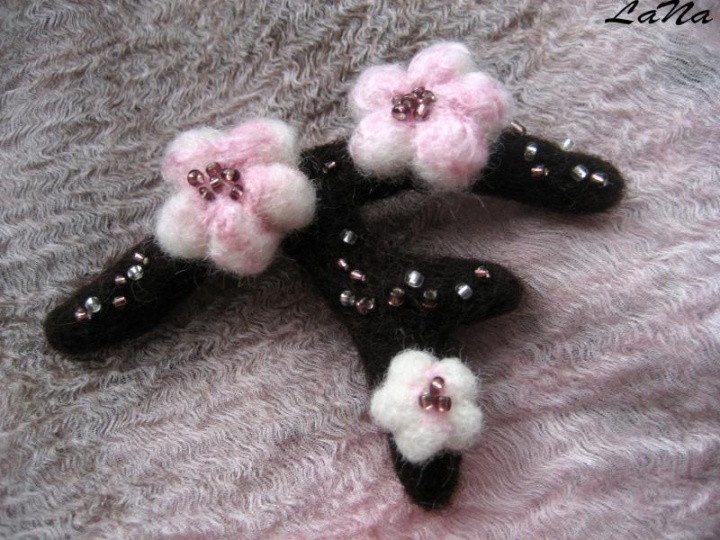 Brooch " Sakuros branch "
