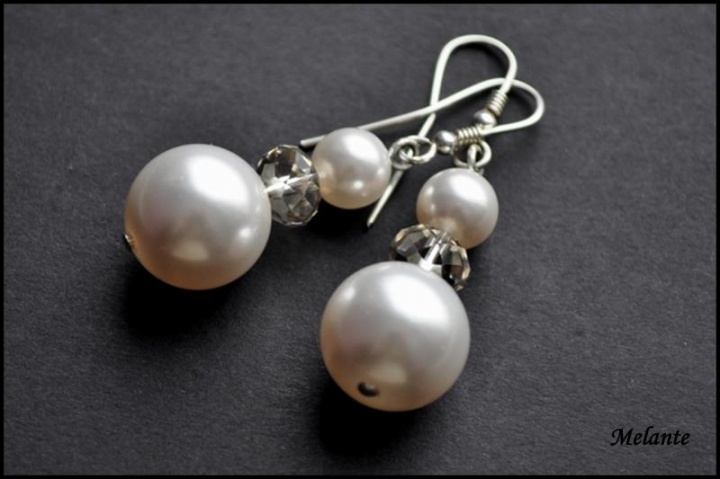 Earrings with pearls