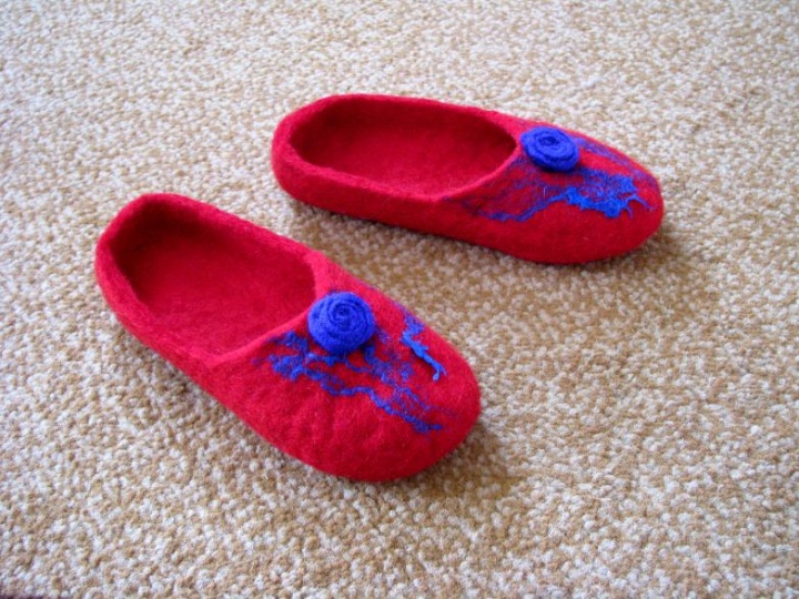 Slippers sister:]