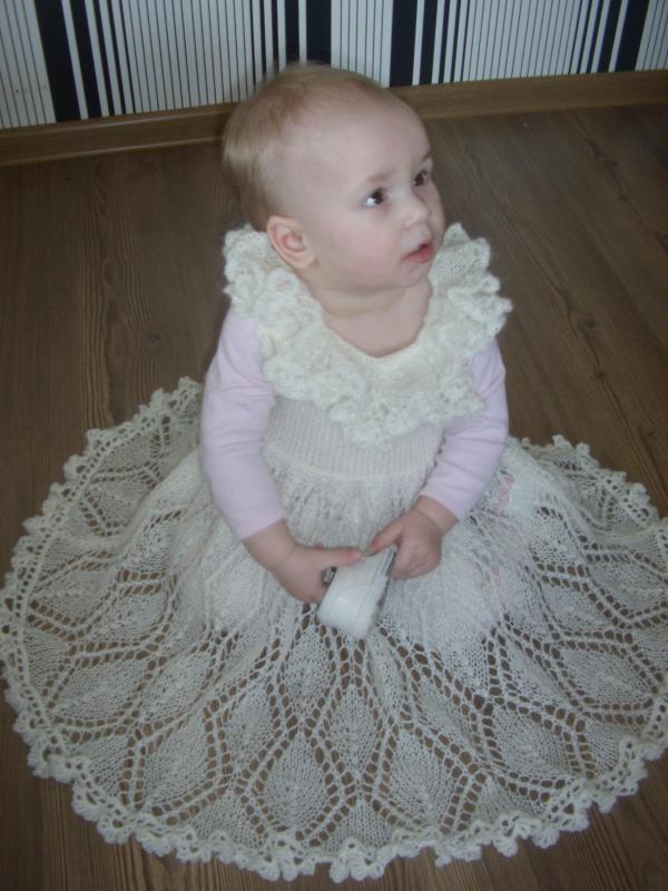 dress the girl LEAFLETS picture no. 2