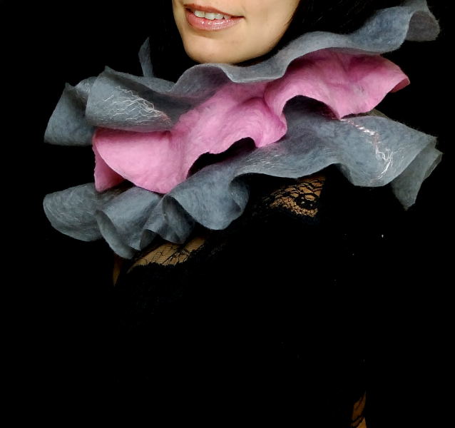 Pilkai rožinis