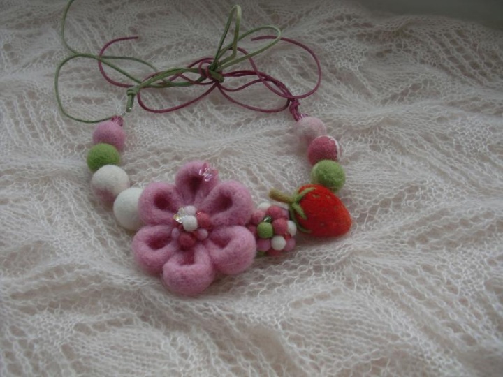 Necklace girl picture no. 3
