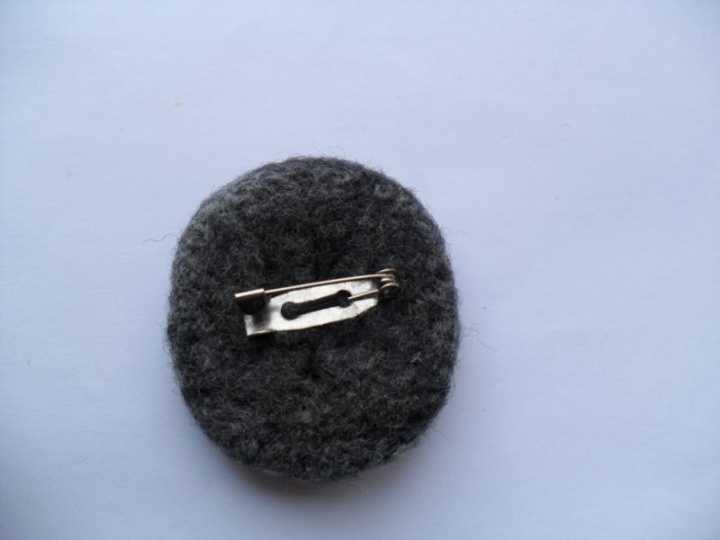 country and a brooch picture no. 3