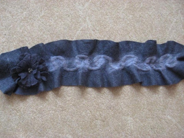 With gray and knit flower picture no. 2