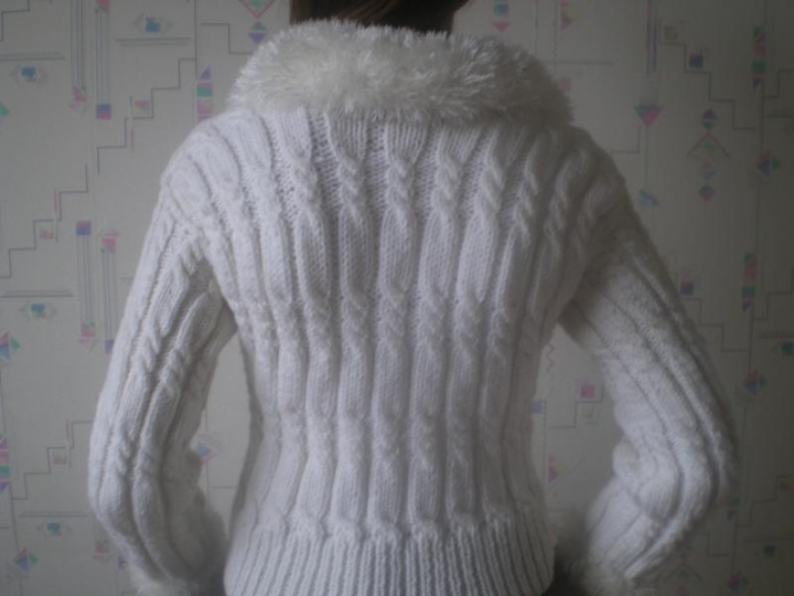 Woman white sweater picture no. 2