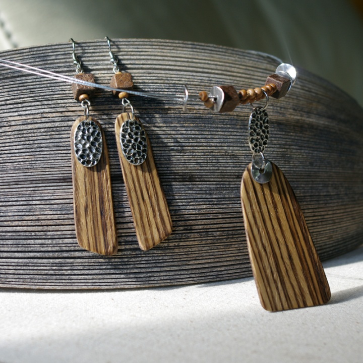 Zebrano wood necklace picture no. 3