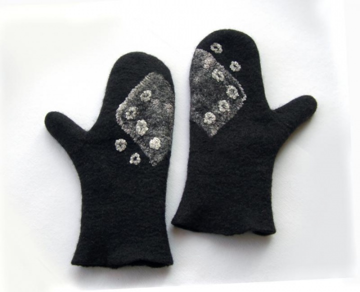 Felt gloves