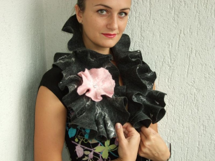 With pink flowers picture no. 2