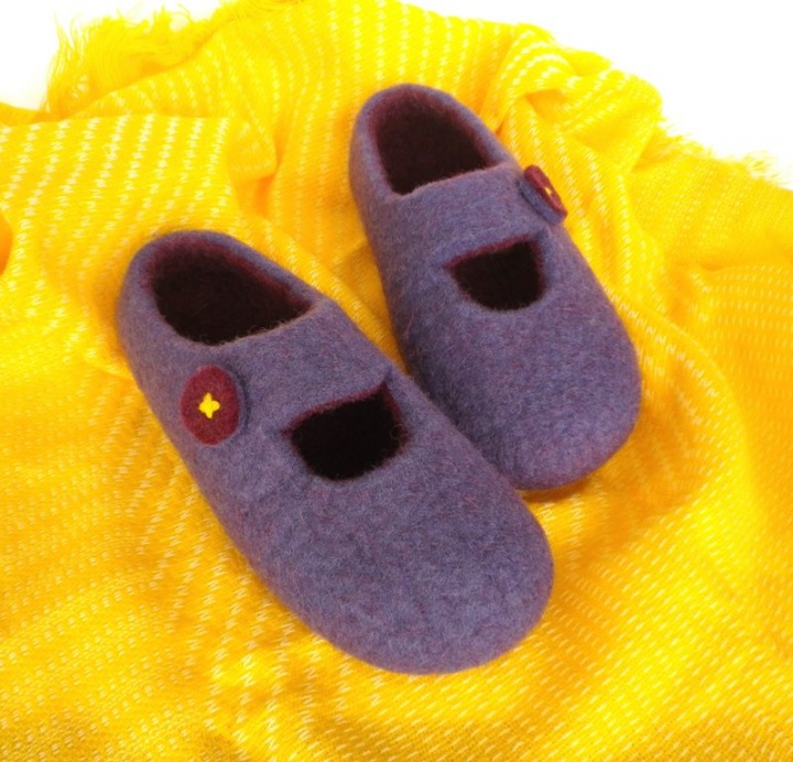 Shoes with buttons