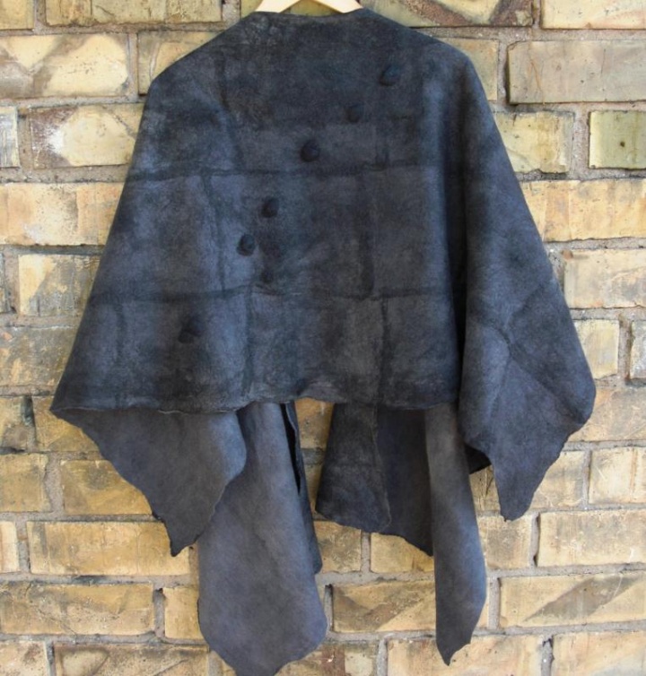 Light- weight, but warm cloak picture no. 3
