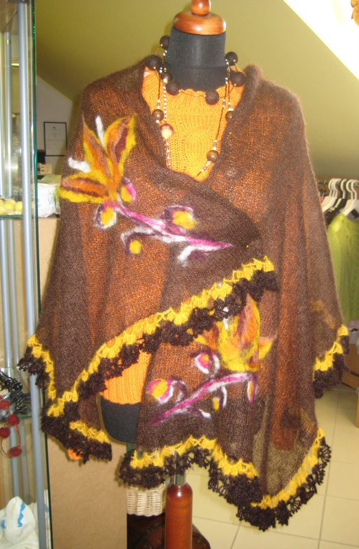 brown wool robe with motifs picture no. 2