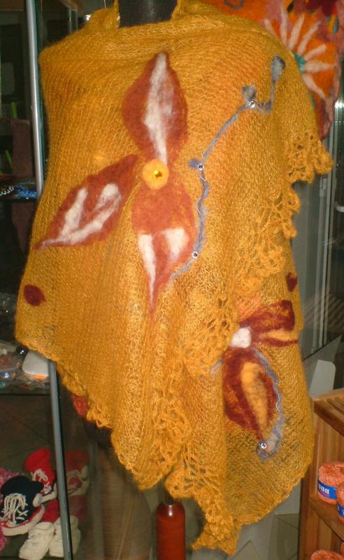 Bright wool scarf with motives picture no. 2