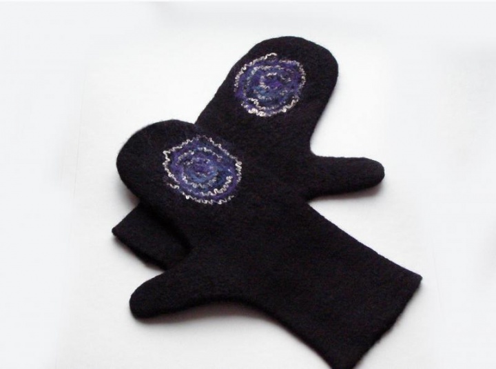 Felt gloves