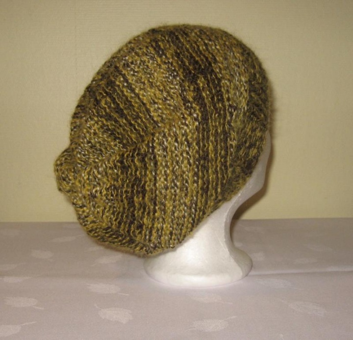 Warm stylish hat picture no. 2