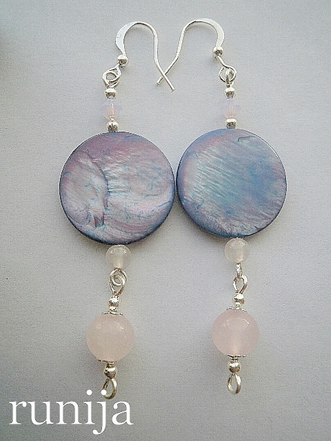 048th Swarovski pearl, quartz.