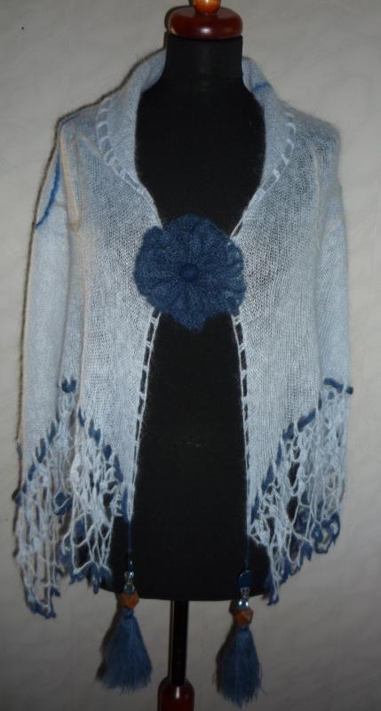 Sky-blue robe with wool picture no. 2