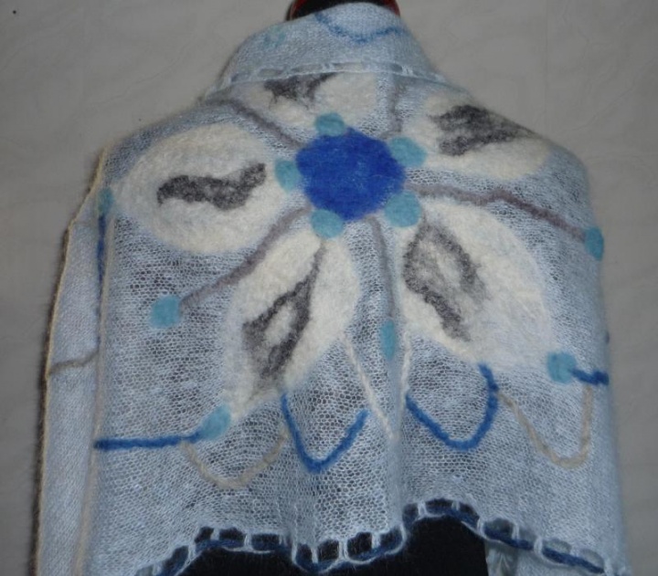 Sky-blue robe with wool picture no. 3