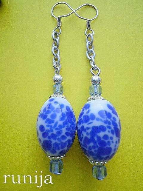 064th Beads, glass