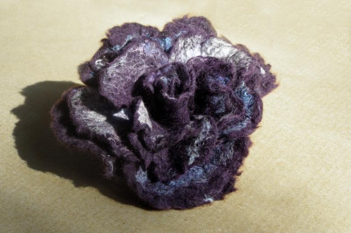 Velta violetinė rožė