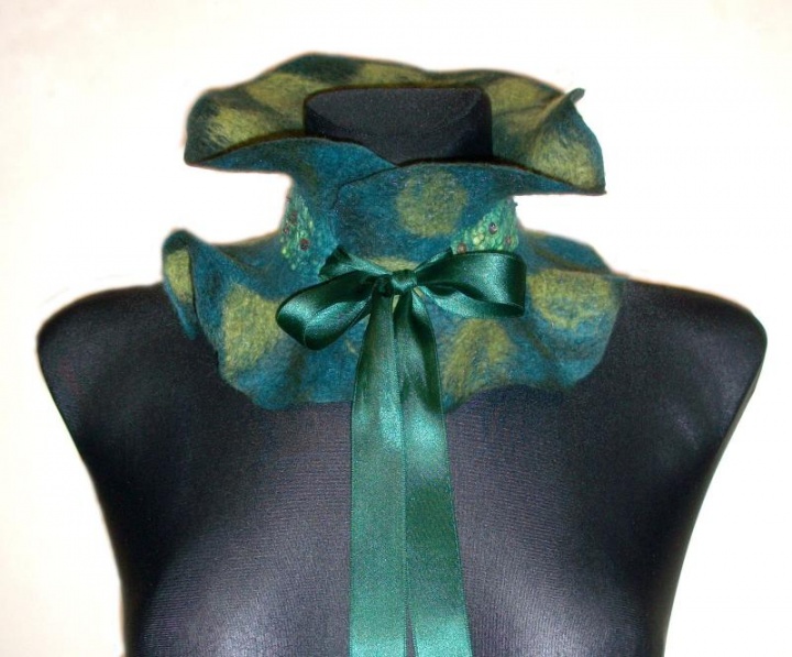 Collar " Emerald " picture no. 2