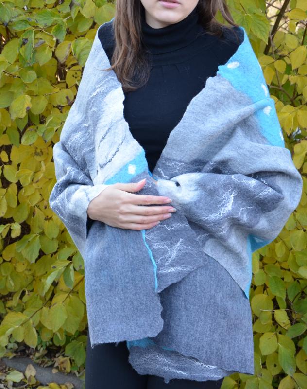 A large cloak, size 186 cm x 62 cm