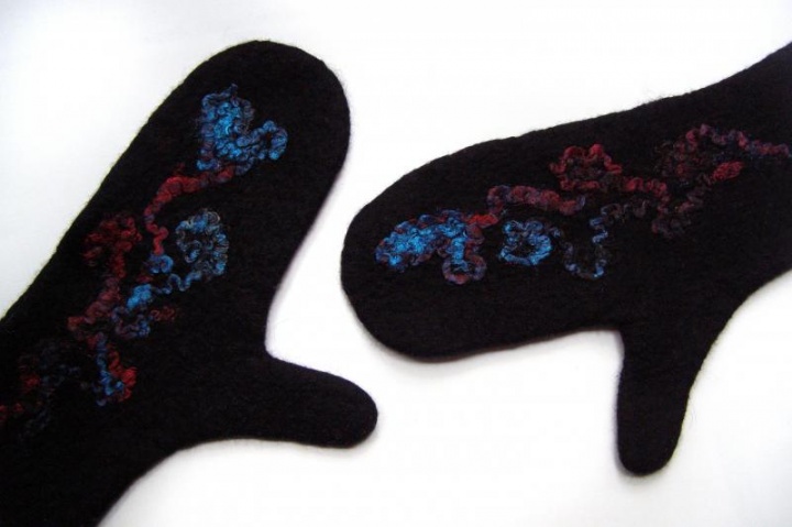 Felt gloves Blue Hearts
