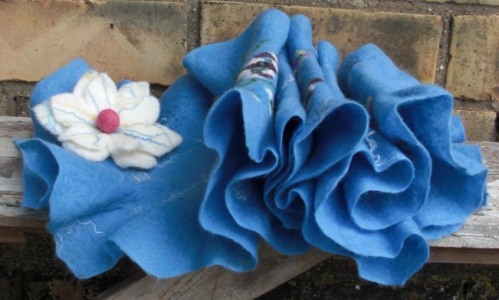 Blue scarf picture no. 3