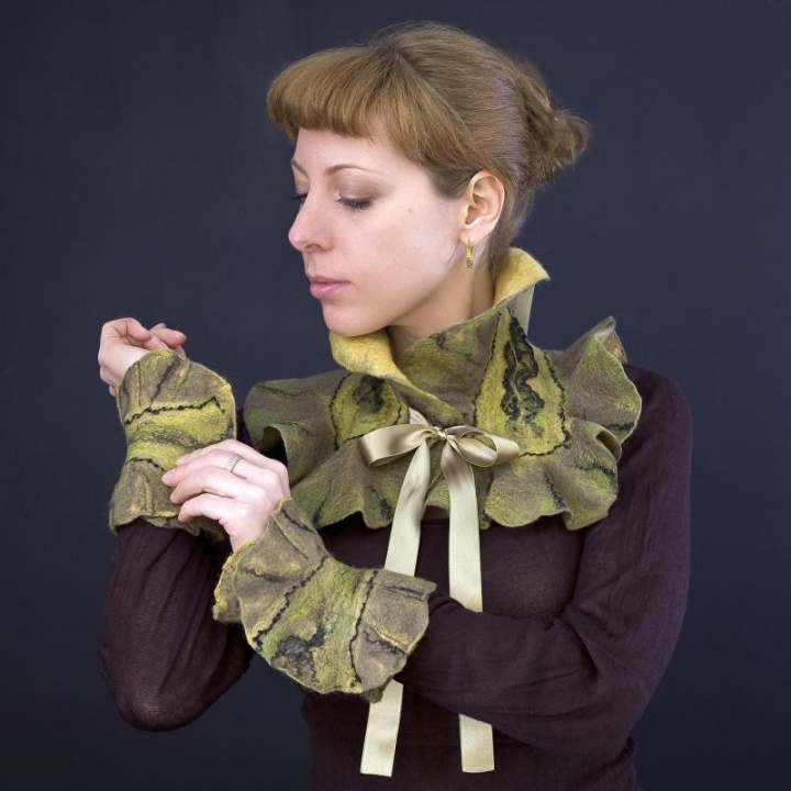 Collar and wristlets Khaki