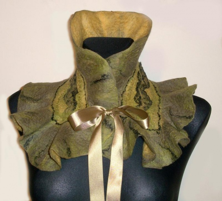 Collar and wristlets Khaki picture no. 2
