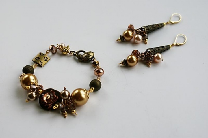 Earrings and bracelets k-th " form " picture no. 2