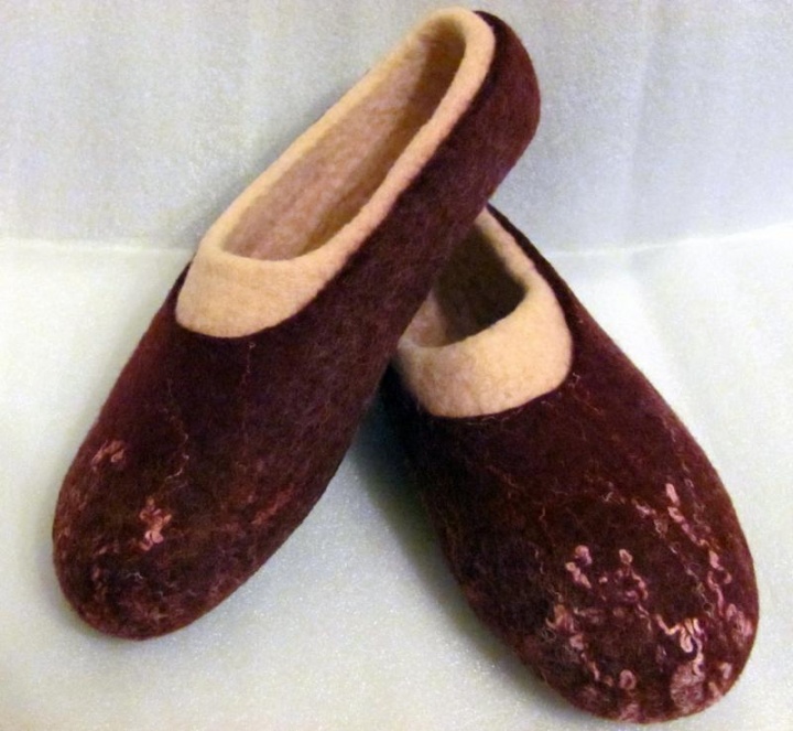 Two one-burgundy and white picture no. 3