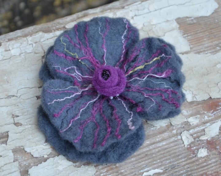 Brooch picture no. 2