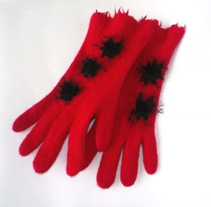 Little hairy gloves