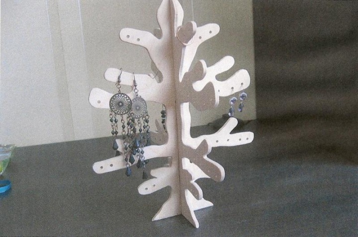 Handmade earrings tree
