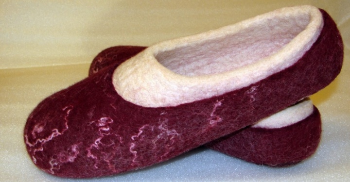 Burgundy with white, 39 size