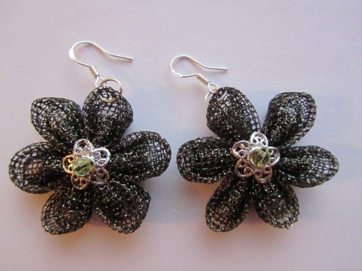 Earrings from tulle