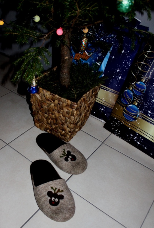 That Santa Claus feet get cold ... picture no. 2