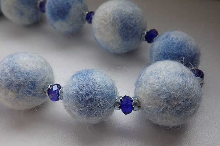 Necklace and earrings " sky snow " picture no. 3