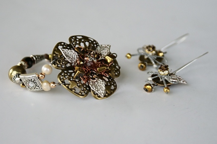 Earrings and bracelets k-th " V & quot Bouquet;
