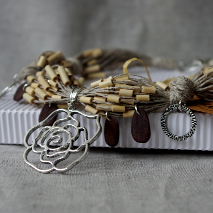 Rose in the sand - necklace