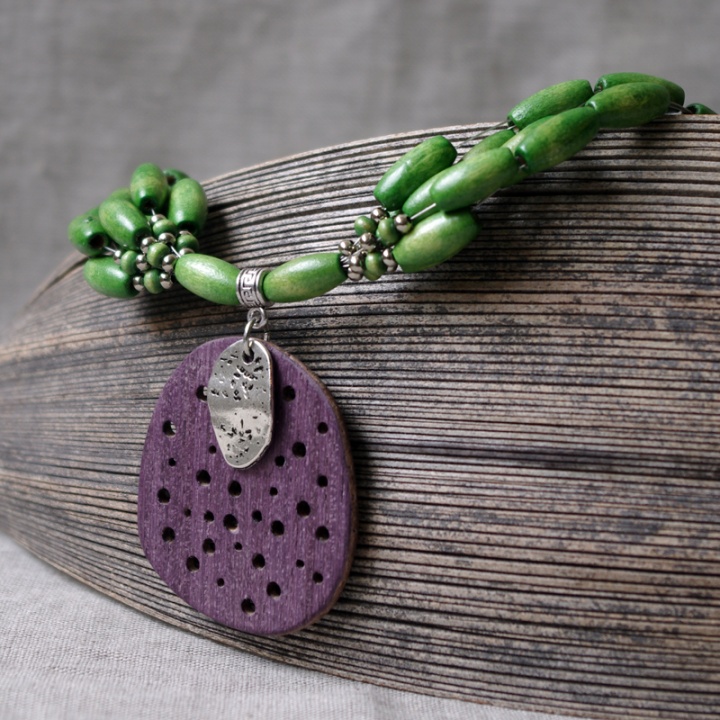 Green meadow - necklaces made of wood
