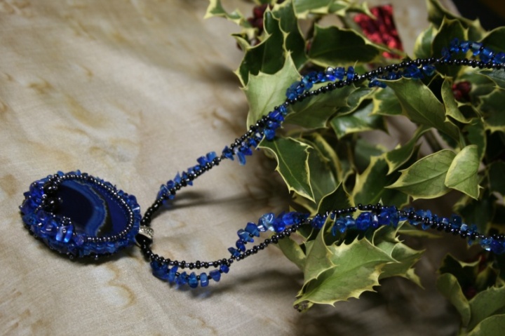 neck pendant " Blue dimple "