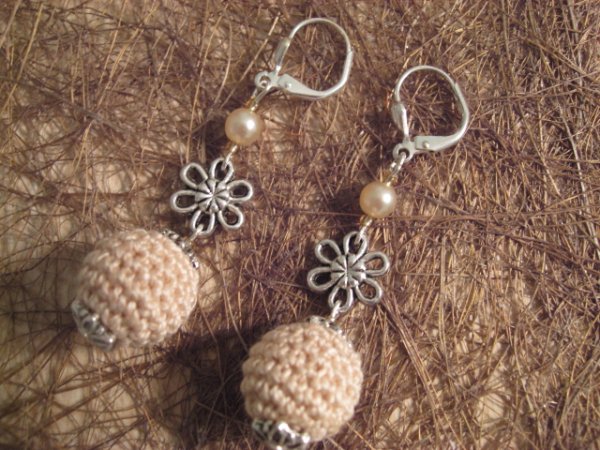 Cream auskariukai - Earrings