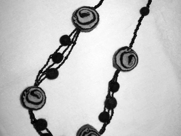 Black and gray - Necklaces