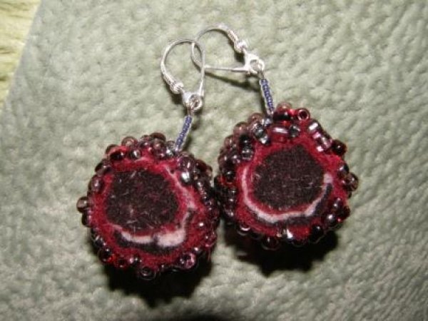 solid but lightweight - Earrings