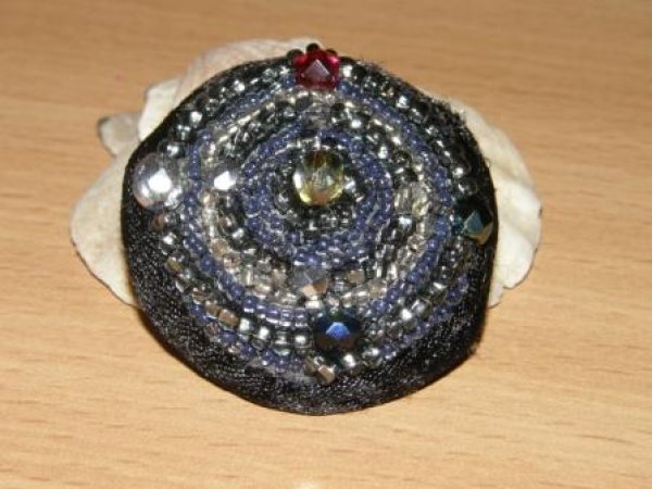 gray - Brooches