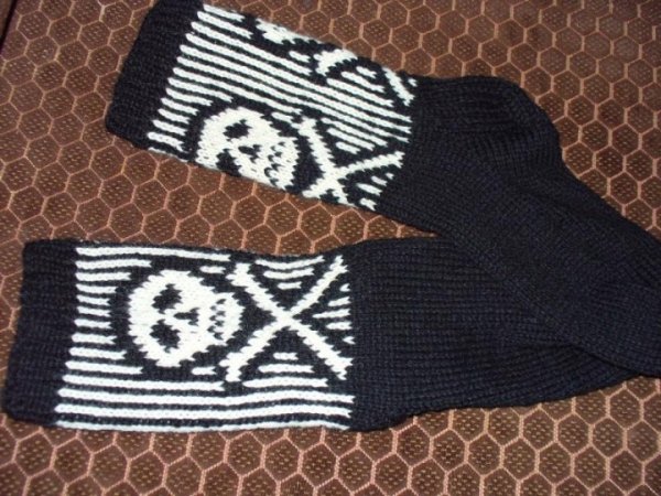 socks with skulls - Socks