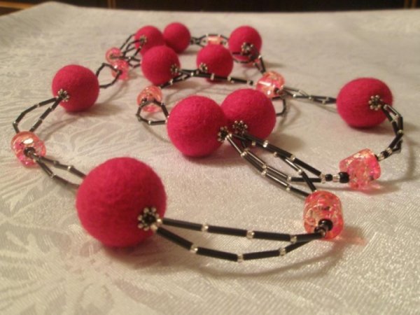 Raspberry beads - Necklaces