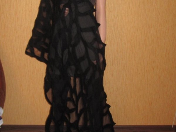 Black leaves play - Wraps & cloaks